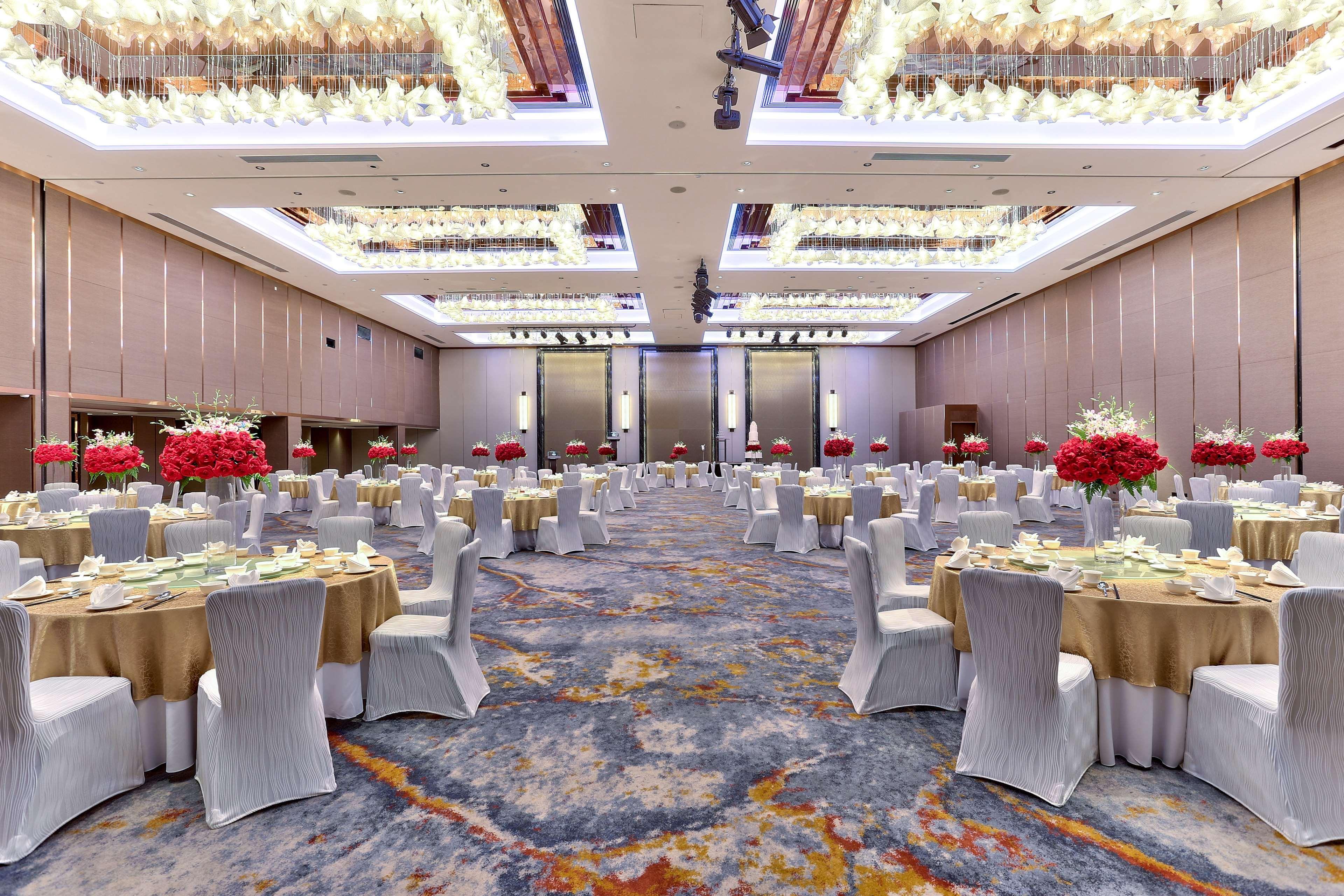 Готель Hilton Кота-Кінабалу Екстер'єр фото The Grand Ballroom