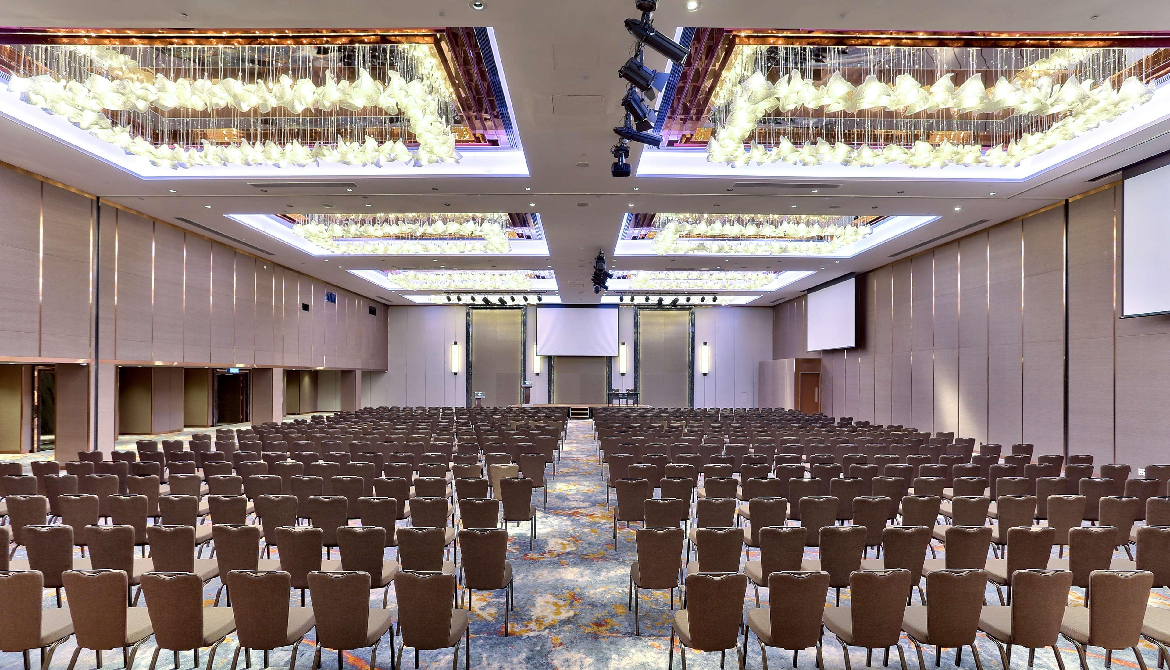 Готель Hilton Кота-Кінабалу Екстер'єр фото The Grand Ballroom