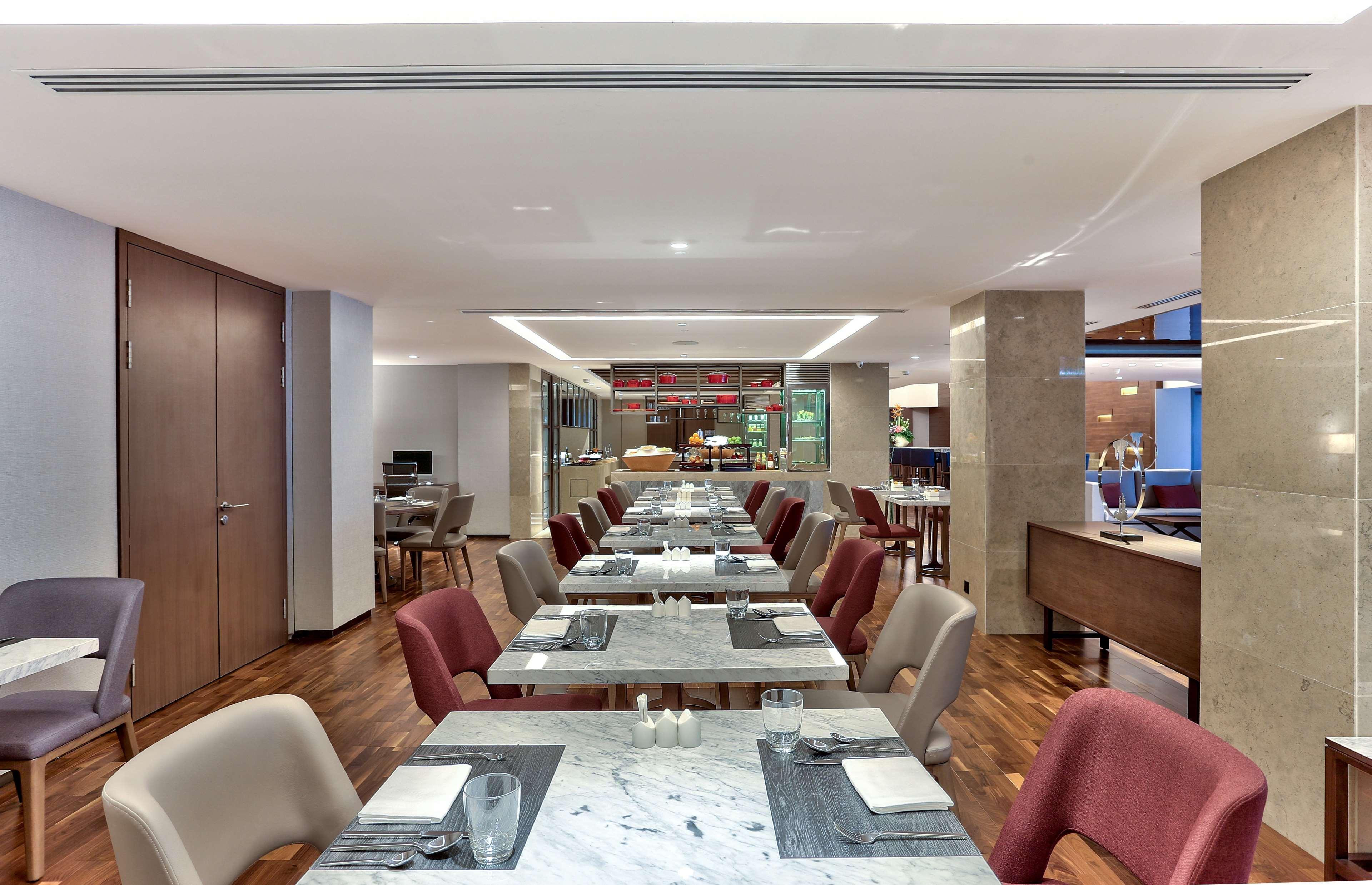 Готель Hilton Кота-Кінабалу Екстер'єр фото The lounge at Istanbul Ataturk Airport