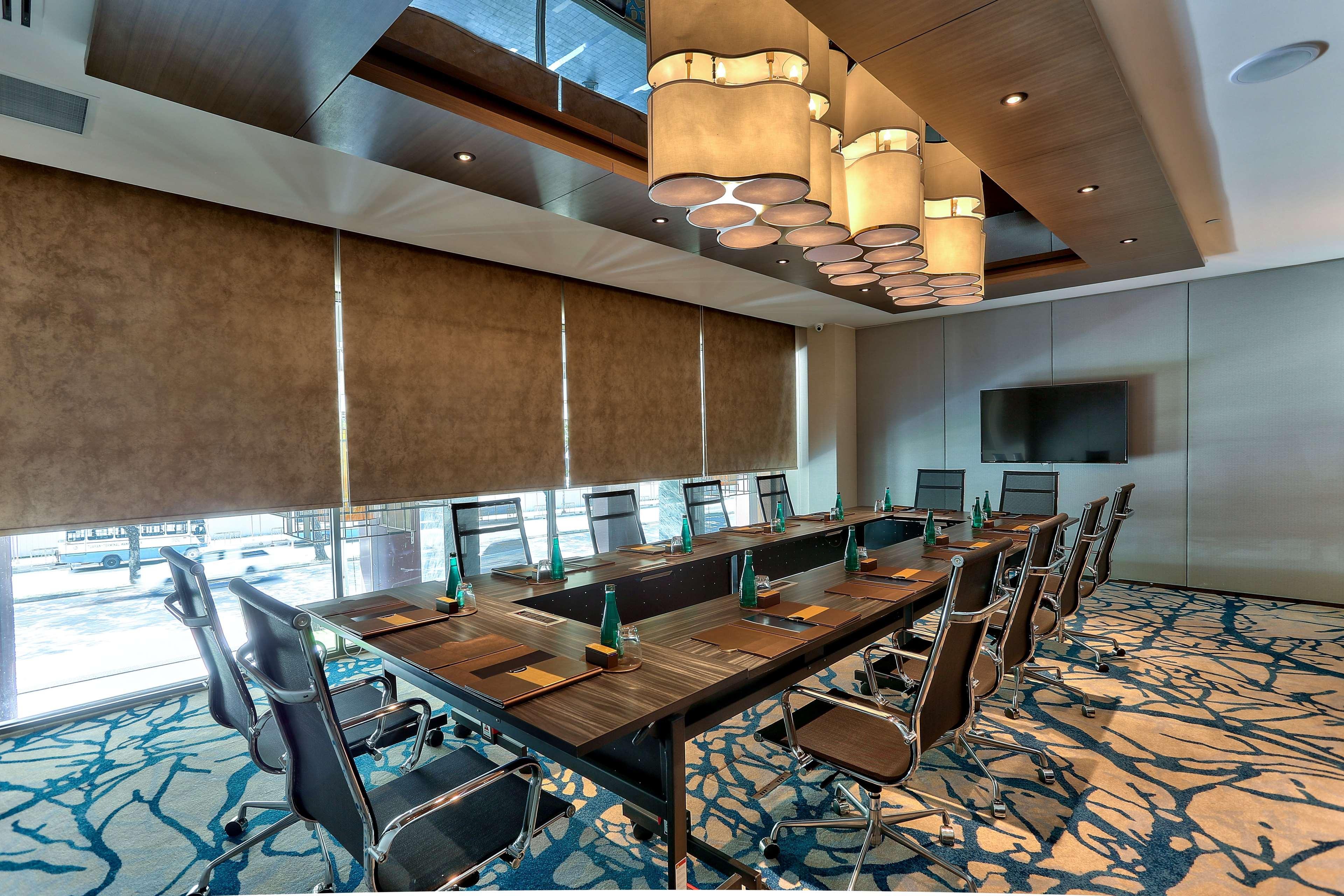 Готель Hilton Кота-Кінабалу Екстер'єр фото Meeting room