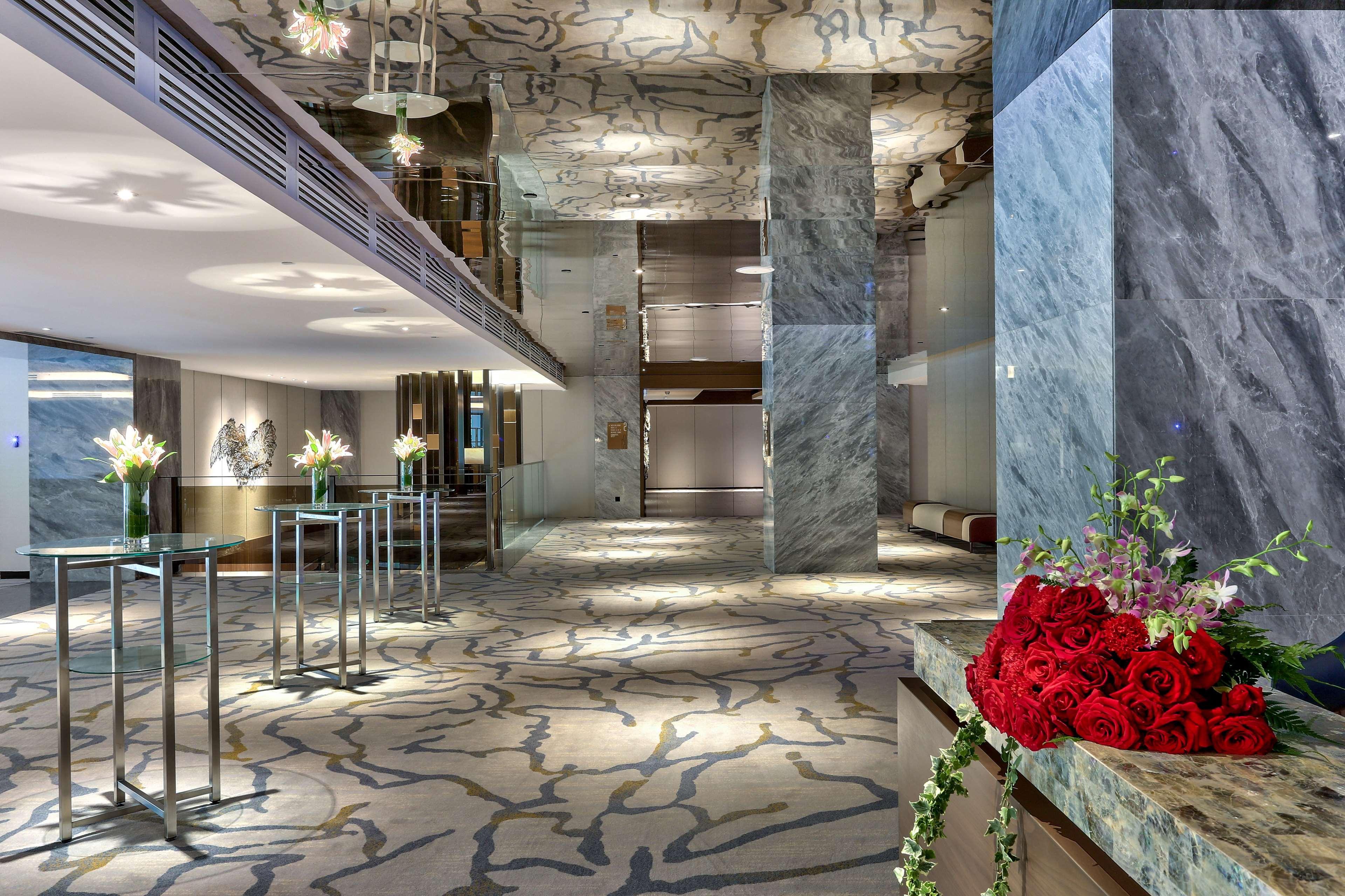 Готель Hilton Кота-Кінабалу Екстер'єр фото The lobby