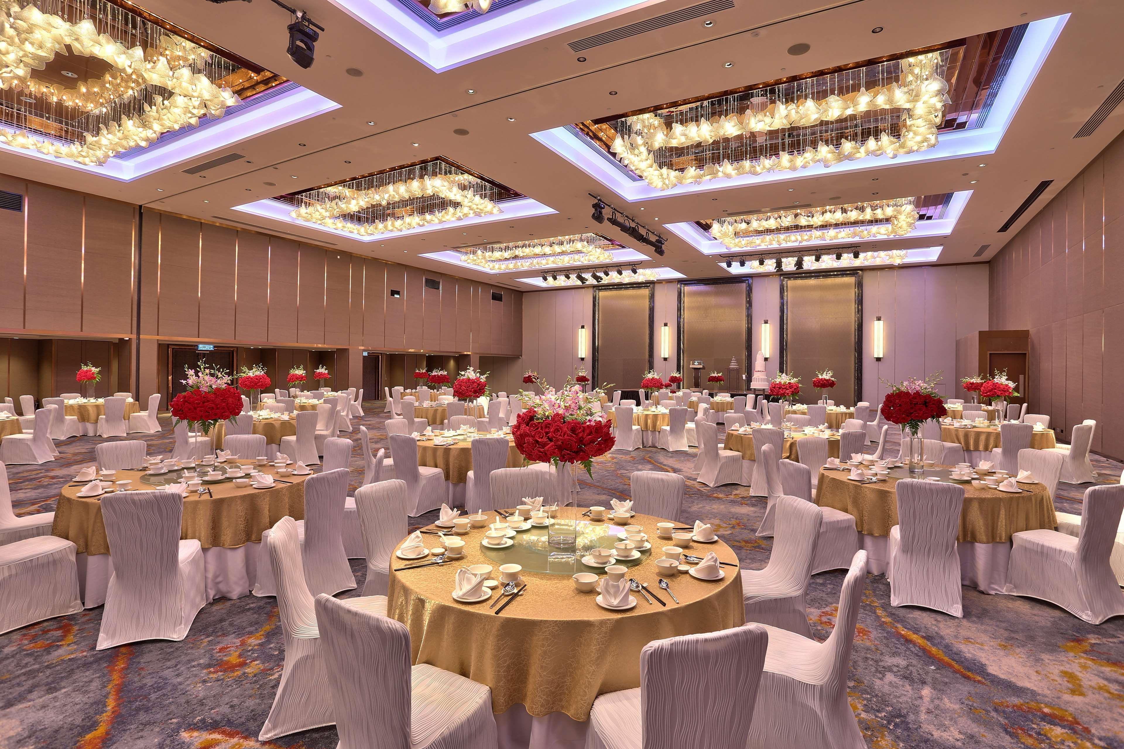 Готель Hilton Кота-Кінабалу Екстер'єр фото The Grand Ballroom