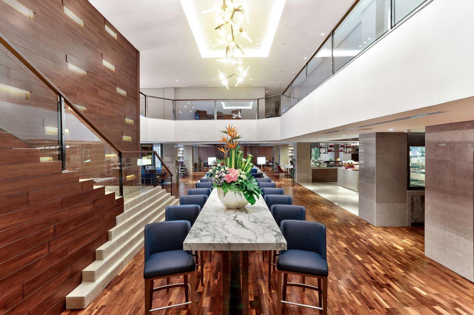 Готель Hilton Кота-Кінабалу Екстер'єр фото The interior of the lounge